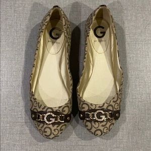 G by Guess Tan 7M flats